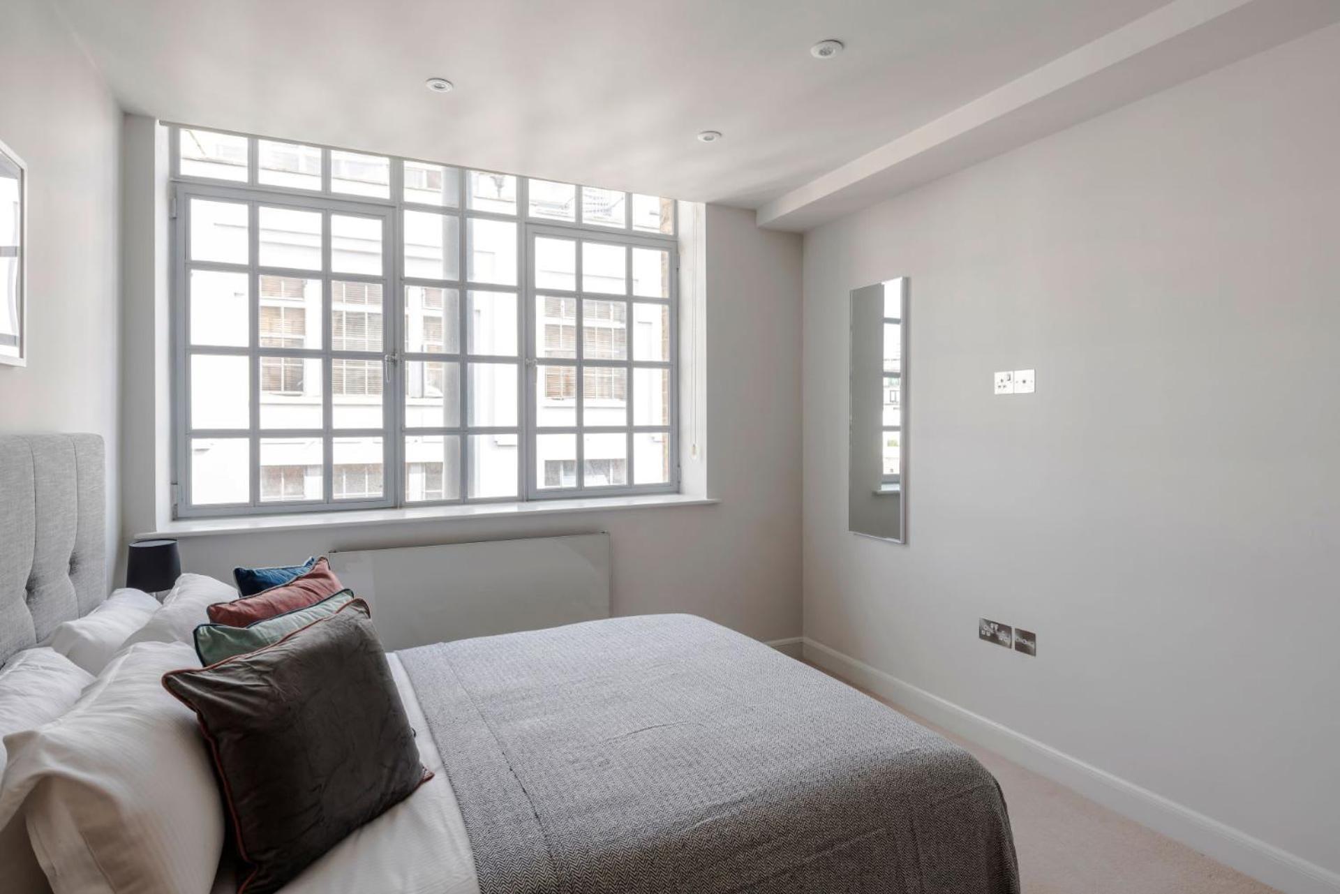 London'S Calling - Farringdon - By Frankie Says Экстерьер фото