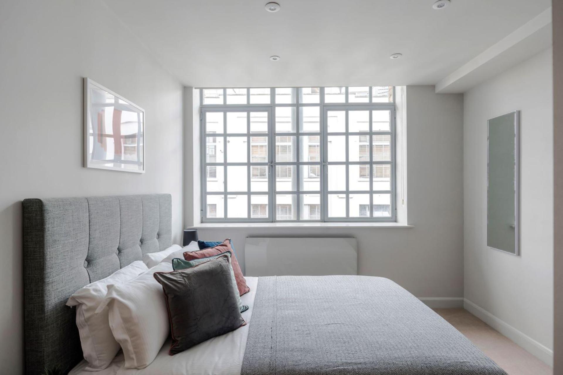 London'S Calling - Farringdon - By Frankie Says Экстерьер фото