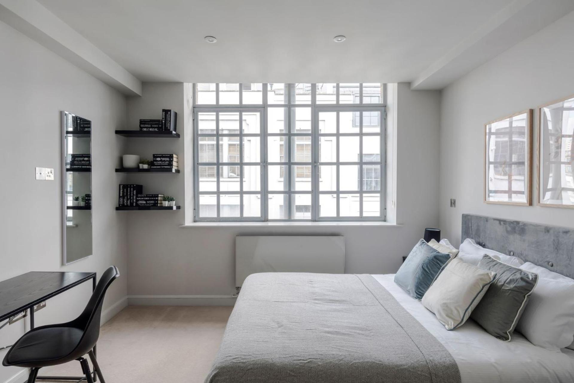 London'S Calling - Farringdon - By Frankie Says Экстерьер фото